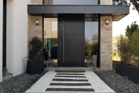 传统大门早淘汰了，土里土气掉档次，按这3个标准选，结实又耐看图片