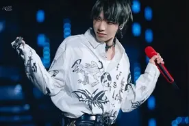 我是乐坛永远的神！华晨宇在演唱会上这么说，网友：他疯了？图片