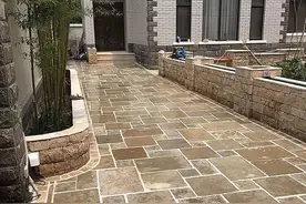 靠墙边，适合做“单一直线型”花池，易打理，又大气！图片