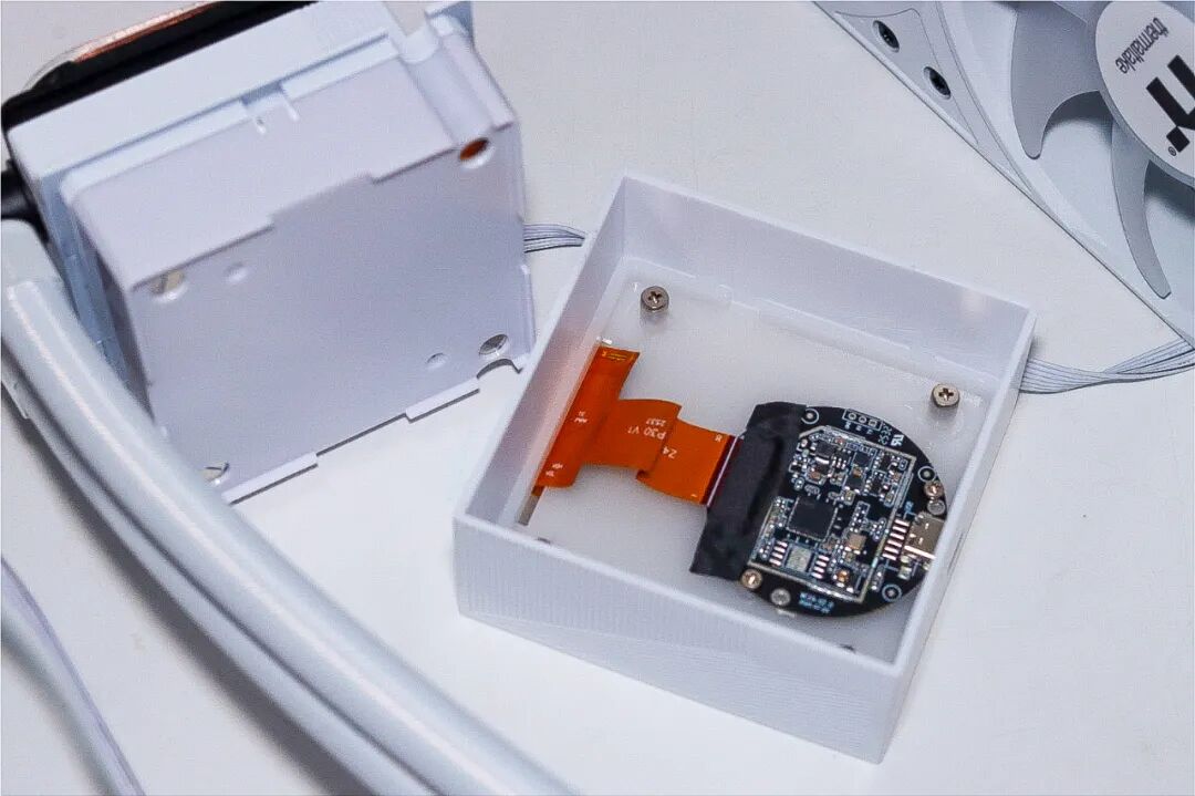 高端U配什么水冷才不拖后腿?实测TT钢影冰霜360水冷,这表现服了