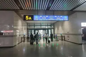 10月11日起，安康站至铜川东站将首开复兴号绿巨人动车组图片