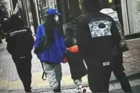 张柏芝神秘男友疑现身！两人牵手购物大秀恩爱，男方身影似谢霆锋图片