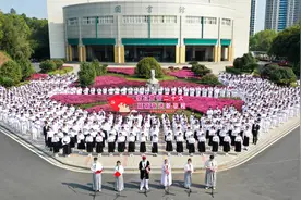 江西中医药大学：清明红诵育新人图片