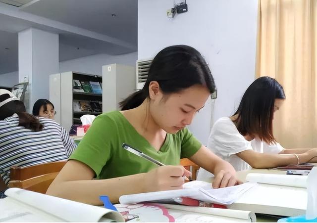 毕业生向往十大城市，青岛、成都表现亮眼，前三甲有“共通点”
