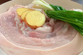 炖煮猪肉，这“3种”调料要牢记，会让肉口感差，你中招了吗？图片