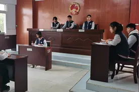 高坪三中：模拟法庭常态化图片