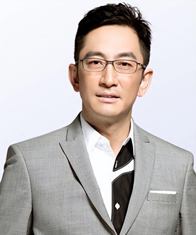 个人资料图片,石洋子携女儿吃火锅,12岁猪猪遗传美貌基因,吴启华每年