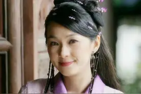 她是“金钟视后”，被爹妈抛弃，妹妹被毒傻，经历比张韶涵更惨图片