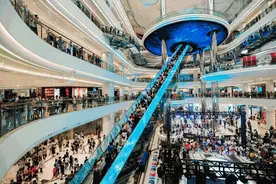 你在血拼购物、他在策马扬鞭，龙岗万达广场“微旅游”一日万里图片