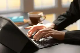 网页中如何实现点击按钮将文本复制到剪贴板？图片