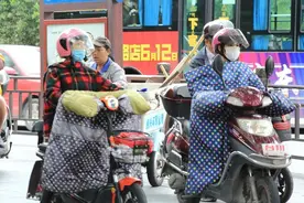 电动车加装挡风被、遮阳伞，有必要禁吗？车主又能拿什么来替代？图片