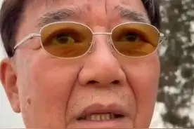 李立群回河南老家祭祖，坟前大哭痛骂自己是不孝子，对不起父亲图片