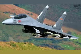 解放军战斗机遥望台湾中央山脉，唱起歌曲，展望两岸统一图片