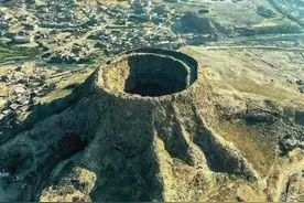 地球上曾存在直径1000米的超级巨树？那些巨大的洞口就是其遗迹？图片