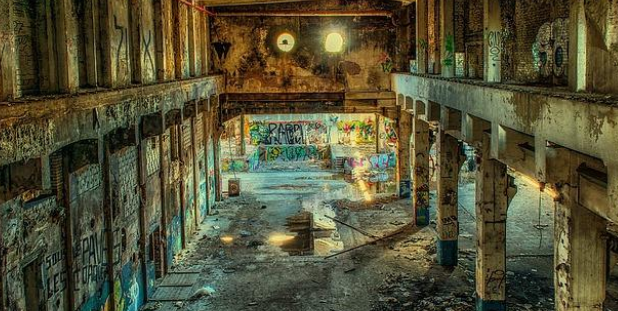 两名日本少女去废弃旅馆探险，之后“人间蒸发”，24年后才被找到