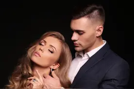 被男人“宠上天”的女人，都是怎样“拿捏”他的。图片