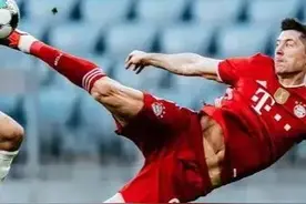 莱万多夫斯基：九分钟五子登科的男人图片