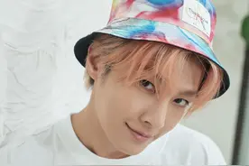 炎亚纶遭抵制后现身回应，假装微笑闪烁其辞，金士杰等人或被连累图片