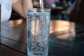 春节买酒，酒瓶上带有“这个标号”，别管价格多便宜，100%粮食酒图片