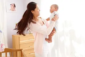 手势不对，拍嗝再久也白搭！家长要学会正确拍嗝方法有4种图片