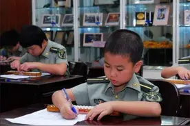 神童何雪豪：8岁被特招入伍成为特种兵，学费由学校承担图片