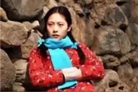 94年陪闺蜜去相亲，男方和母亲看中我，后来我和闺蜜嫁给了同一家图片