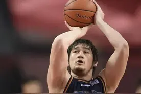 惨！被罚50万后本赛季又被裁，这位球员真要“回家卖羊肉串”了图片