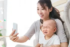 给宝宝“录像”可不能说mommy is shooting you图片