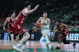 辽宁4-0横扫浙江，卫冕CBA总冠军图片