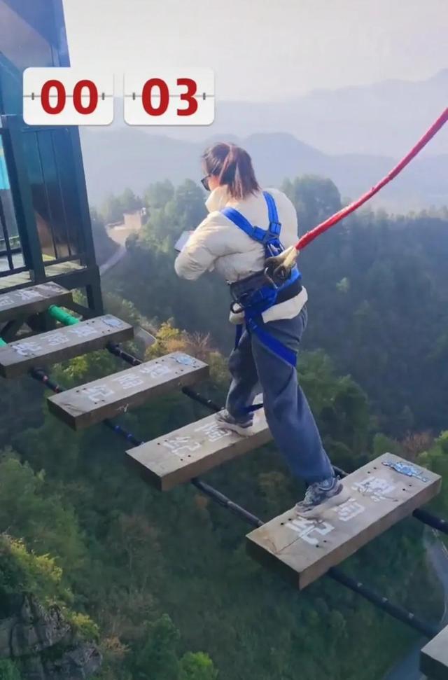 网传一公司花式发放年终奖,30秒挑战成功就能直接抱走10W