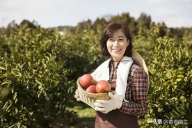 大妈相亲，60岁的农村大爷瞧不上，却相中40岁的保安，还要倒贴钱图片