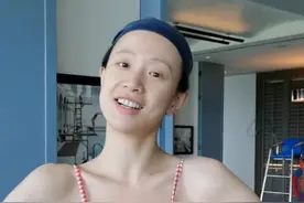 李梦素颜下水录视频，吊带泳衣紧绷显身材，皮肤紧致全身无赘肉图片