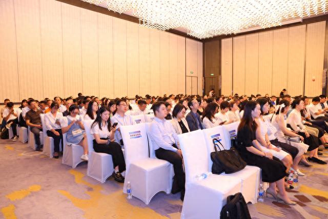 东湖高新区上市公司高质量发展大会成功举办 武汉都市圈资本市场服务基地揭牌