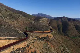 美国斥资150亿美元，效仿中国打造千里长城，目的何在？图片