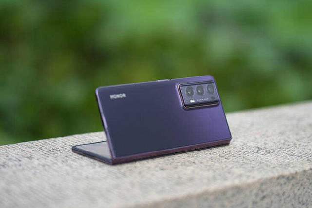 预算超8000元，选iPhone14还是荣耀Magic V2?真实感受不吐不快