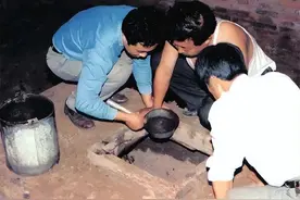 96年农民工挖出4.5吨“古白酒”，每公斤4万多元，最后如何处理？图片