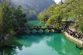 贵州荔波：春节期间游客持续“井喷” 推动旅游市场复苏回暖图片