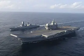 “国产航母”正式服役，莫迪笑得合不拢嘴，这货到底啥水平？图片