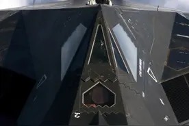 美军初代隐身机，退役17年又被重用，穷途末路了？图片