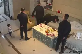 廖主任是物业的保护伞，还是打手？物业有何背景？图片