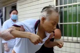13年前男子不顾劝阻割肾，移植给妻子续命，患病后儿子：他是活该图片