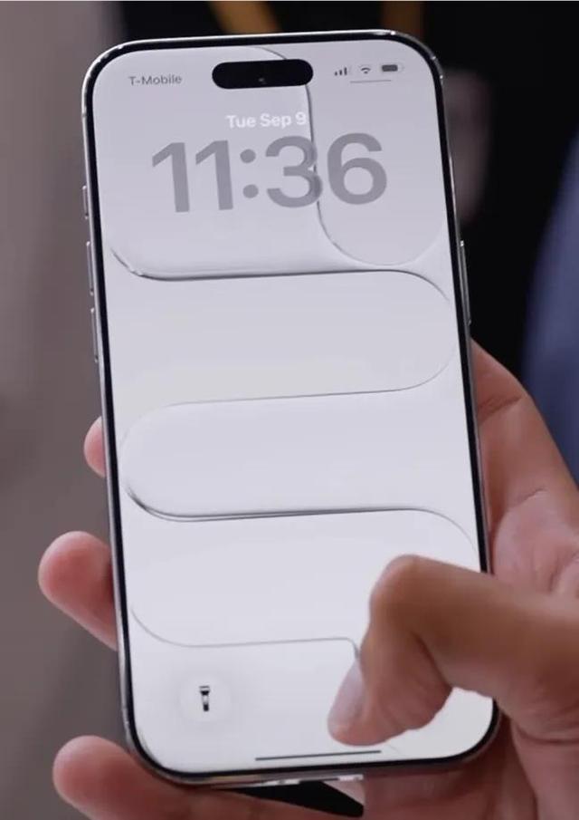 单摄单扬小电池，新iPhone为极致轻薄付出的代价不小