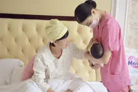 坐月子期间，3种人最好谢绝探望，是对宝妈和新生儿最大的保护图片