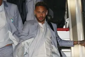 冠军相！内马尔率巴西队飞抵卡塔尔，灰西装帅气逼人，人手1只LV包包图片