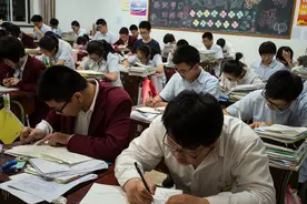 高中生“请假条”走红，给出的理由让老师无奈，根本拒绝不了图片