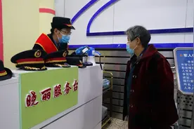 老年旅客不会扫码进站？官方解答来了图片