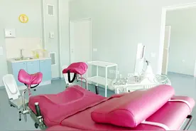 裤子脱了腿张开！医院里的女性“妇科检查”，一个比一个令人尴尬图片