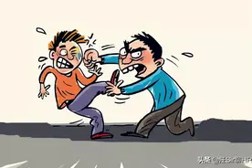 员工在年会上当众殴打领导，可以开除吗？法院说：不能图片