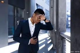 1个动作帮你打通三焦，温暖脾胃，改善手脚冰凉，口臭，失眠图片