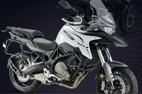 新车｜售价43999元起，提供公路版/越野版，QJMOTOR骁700上市图片